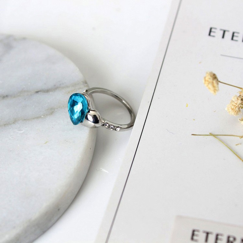 Nhẫn đính đá kim cương hình trái tim phong cách Úc