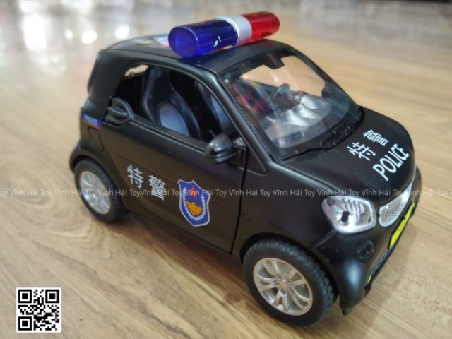 Xe mô hình cảnh sát Police,khung xe bằng kim loại,bánh được làm bằng cao su. Tặng kèm 1 tuốc nơ vít khi mua xe