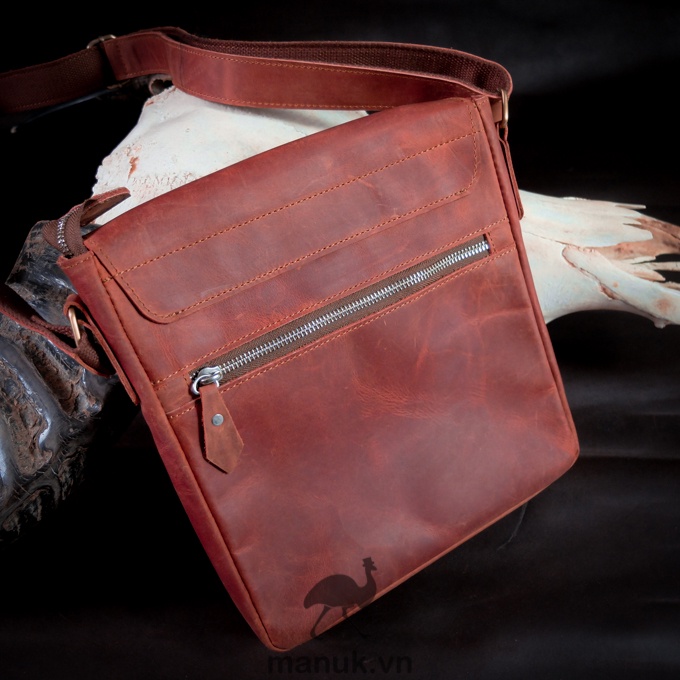 Túi đeo chéo da bò nam cao cấp | Messenger bag basic 10.5in | Manuk leather (Túi da Ipad)