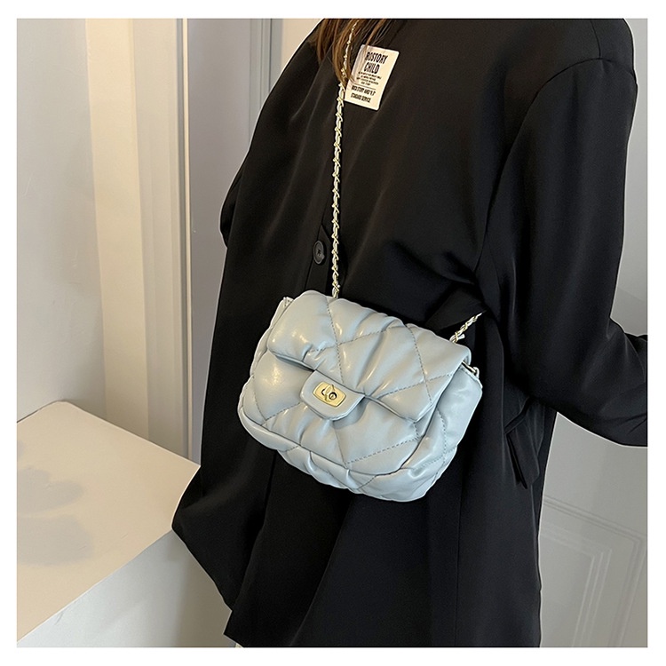 Túi Xách Đeo Vai Hình Đám Mây Mềm Mại Phối Dây Xích Thời Trang 2022 Cho Nữ