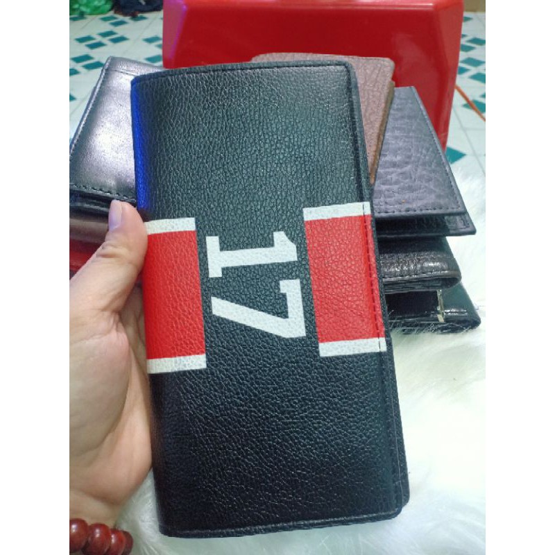 Ví cá sấu và ví cầm tay