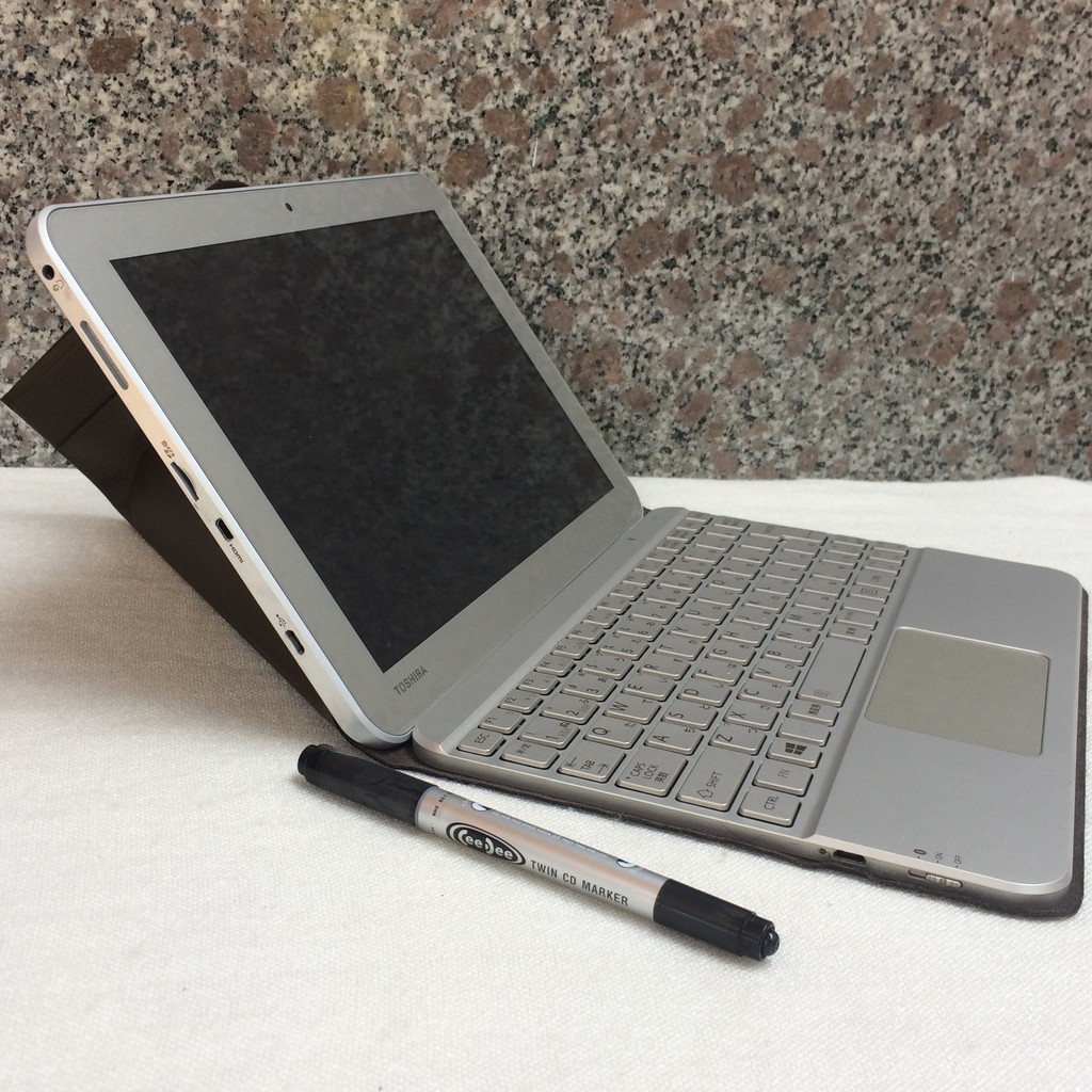 Máy tính lai Toshiba Dynabook Tab S50 | BigBuy360 - bigbuy360.vn