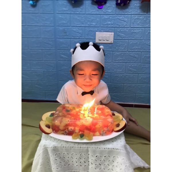 Vương miện vải linen thêu tên bé theo yêu cầu