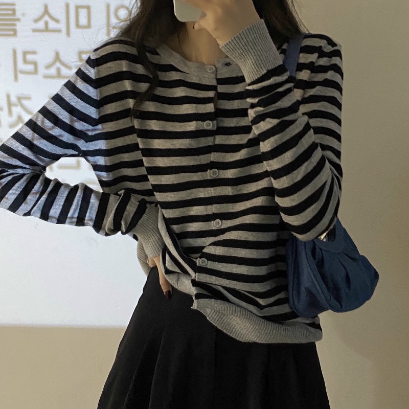 Áo Cardigan len sọc xám giống Jisoo BLACKPINK