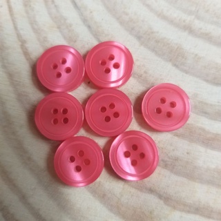 Hạt nhựa 4 lỗ , size 1cm (30 nút /6k)