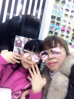 Kính mắt cho bé yêu