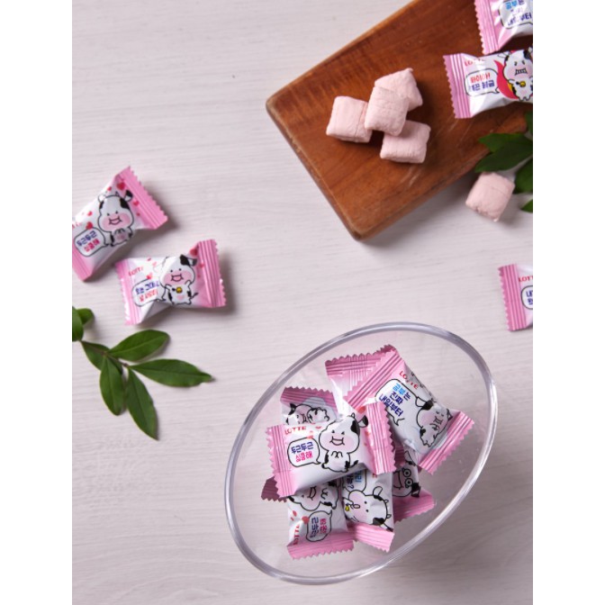 [LOTTE] KẸO DẺO VỊ DÂU TÂY 79G - [롯데] 폭신폭신 말랑카우 딸기 79G