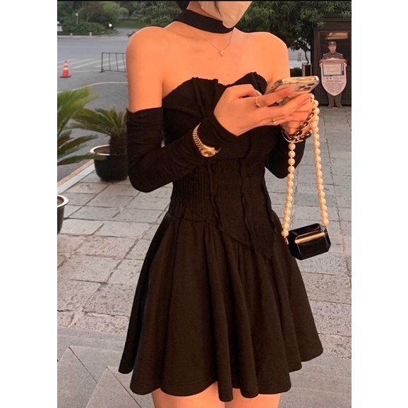 Váy trễ vai body có choker