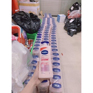 Sữa Dưỡng Thể VASELINE Healthy White Cân Bằng Độ Ẩm - Mịn & Sáng Da 725ml