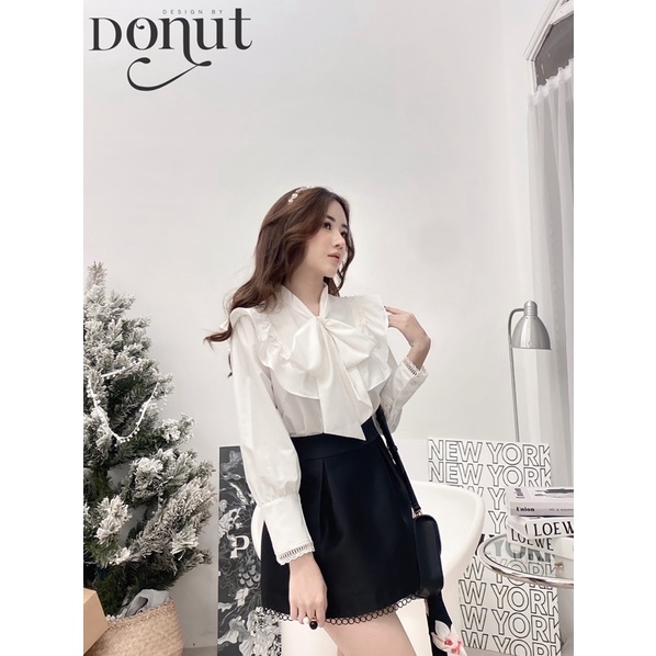 Áo trắng nơ buộc