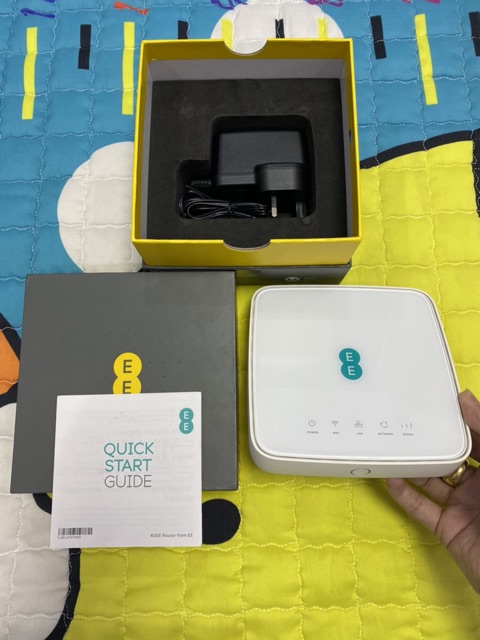 Bộ phát wifi 3G 4G Alcatel HH70 Tốc độ 300Mbps Kết nối 64 user,Hỗ trợ 2 băng tần 2.4 và 5ghz + TẶNG KÈM 2 ĂNG TEN