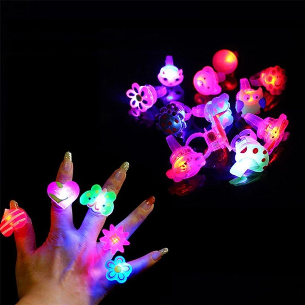Nhẫn Họa Tiết Hoạt Hình Có Đèn LED Phát Sáng Trong Bóng Tối Cho Bé