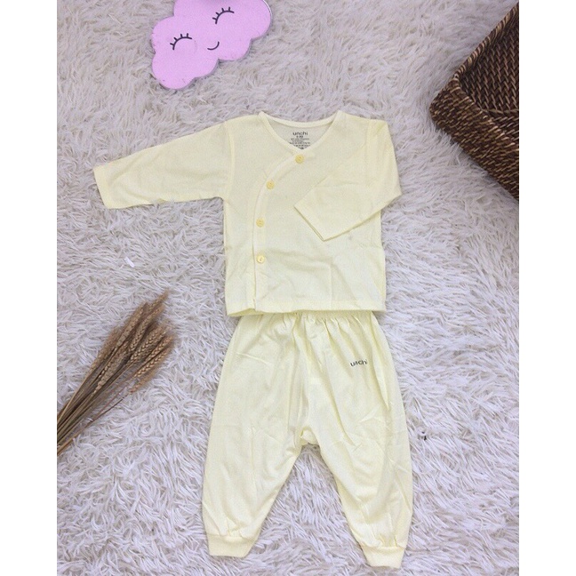 Bộ quần áo unchi cài lệch chất cotton mền mại cho bé