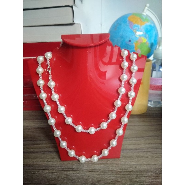 Cổ trưng bày đây chuyền bằng mica
