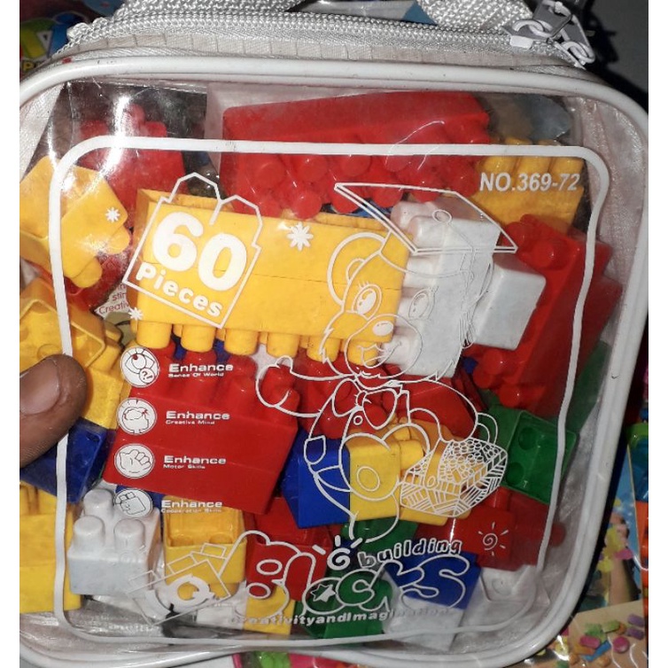 Một bộ giỏ ráp đa năng bằng nhựa có nhiều chi tiết