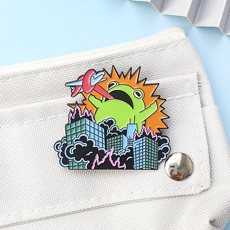 Pin cài áo ếch xanh frick frog kaiju frog hận đời đưa tay lên trời don't give a f*ck - GC373