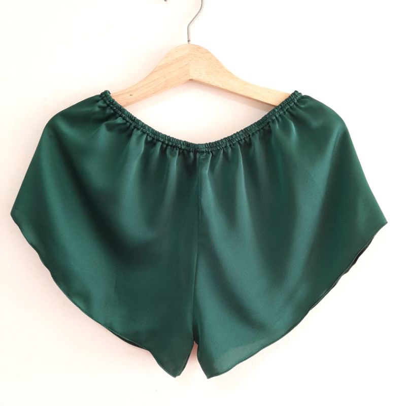 Quần đùi lụa Satin cao cấp vạt chéo xinh xắn. Đơn 50k miễn phí ship tối đa 20k. Đơn 300k miễn phí ship tối đa 70k | BigBuy360 - bigbuy360.vn