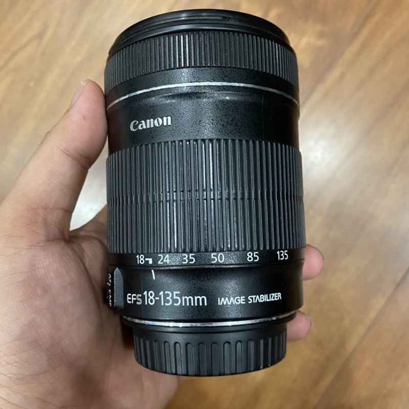 Canon 18-135 IS ngoại hình đẹp