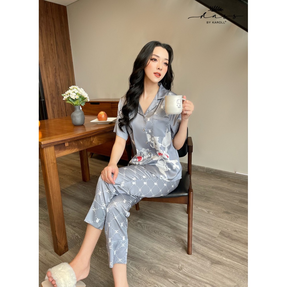 Bộ đồ mặc ngủ ở nhà Karoll, set Pijama nữ mặc nhà chất lụa mềm mịn họa tiết độc đáo, sang chảnh, dáng áo cộc quần dài
