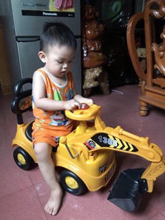 Xe Cẩu Chòi Chân Cho Bé Yêu