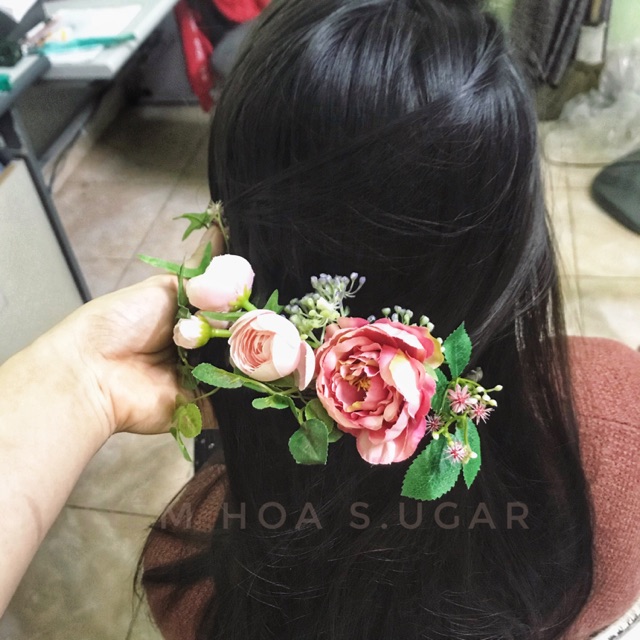 Hoa cài tóc cô dâu
