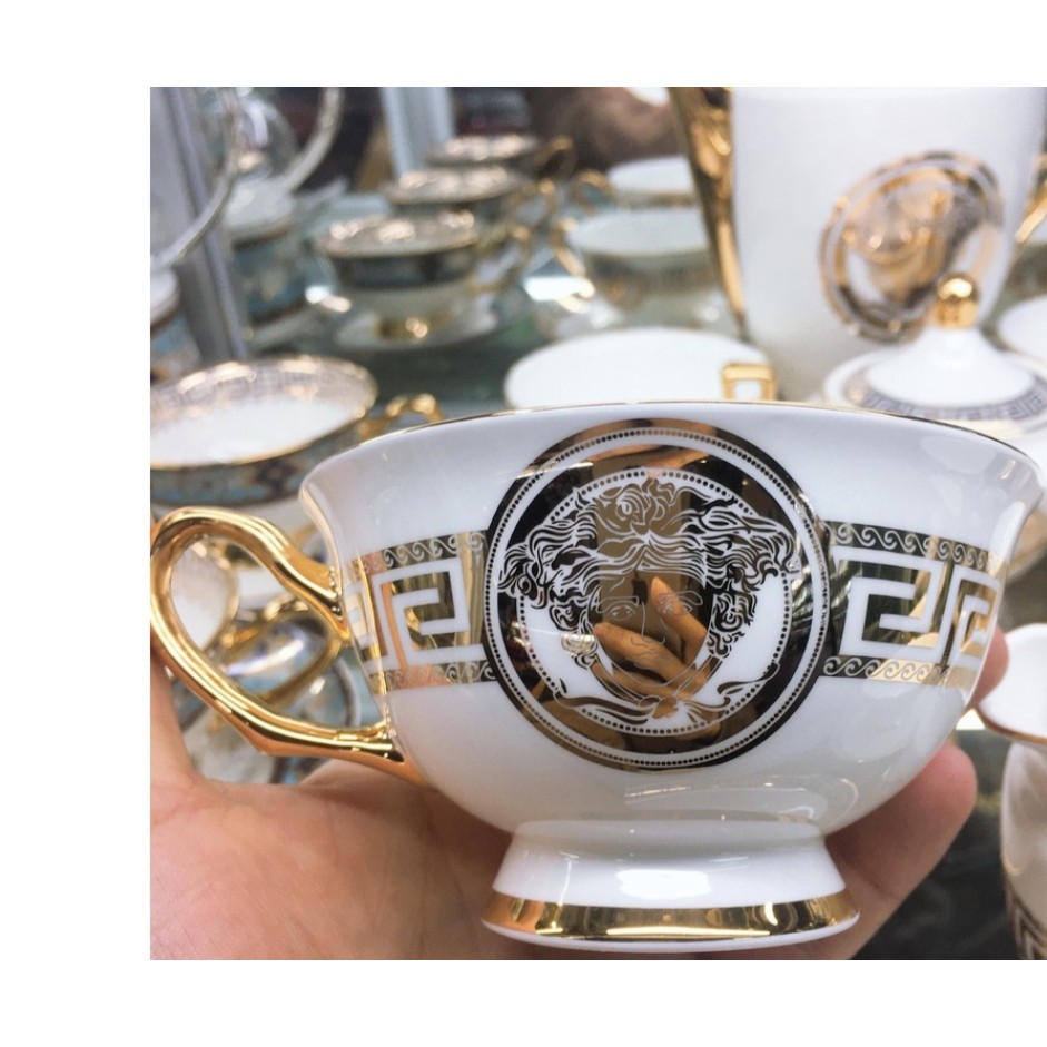 BỘ ẤM CHÉN SỨ XƯƠNG KÈM  BÌNH ĐƯỜNG RÓT SỮA VERSACE MÀU TRẮNG VIỀN VÀNG