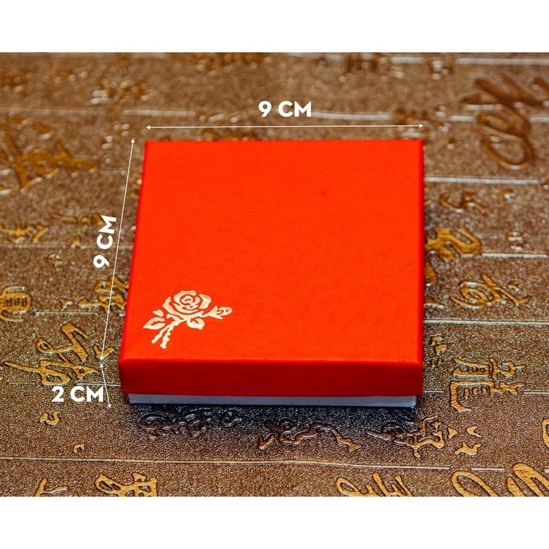 Hộp Vuông Đỏ Siêu Cứng Siêu Thơm đựng vòng trang sức in hình hoa hồng 9x9x2 cm