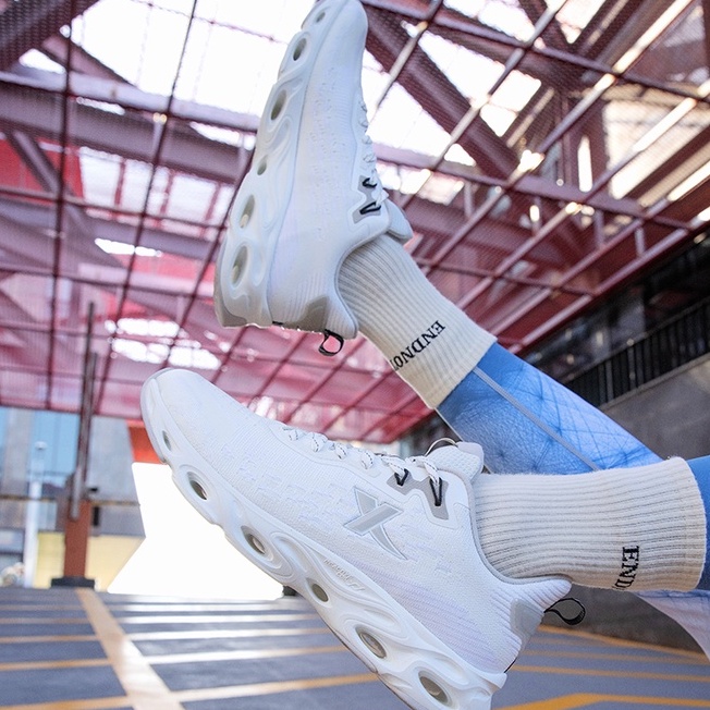 Giày Chạy Bộ Siêu Nhẹ Thoáng Khí Chất Liệu Mềm Mại Thời Trang Cho Nam Giới