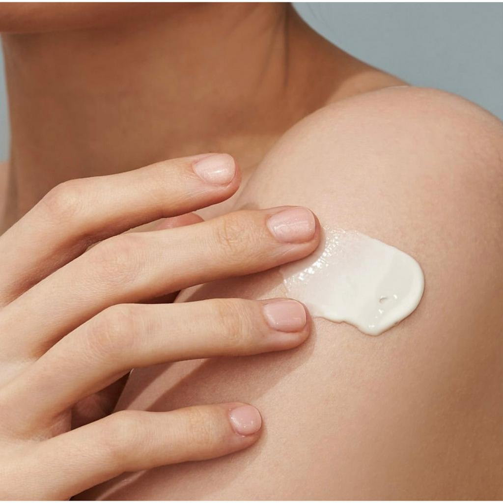 Kem chống nắng hữu cơ, thuần chay  Black Rice Moisture Airyfit Daily