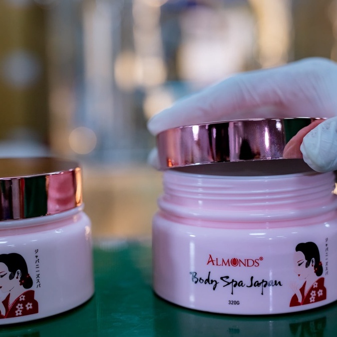 KEM BODY SIÊU TRẮNG SPA JAPAN ALMONDS