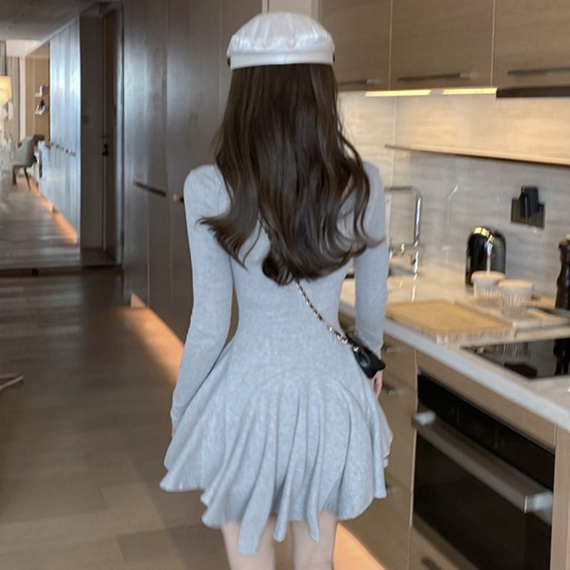 Đầm Thun Tay Dài Phối Ren Cổ Dáng Xoè