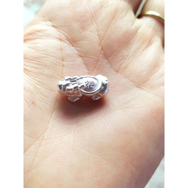 Charm cụ tỳ hưu bạc ta nguyên chất bụng thỏi vàng lưng in chữ song hỉ cát tường