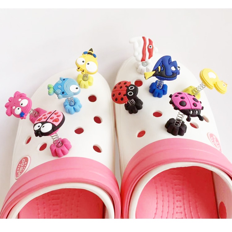 [Lò xo 2D] Nút gắn dép - Jibbitz - Sticker dép sục lò xo hình 2D dễ thương