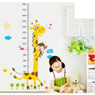 Decal hươu cao cổ đo chiều cao cho bé