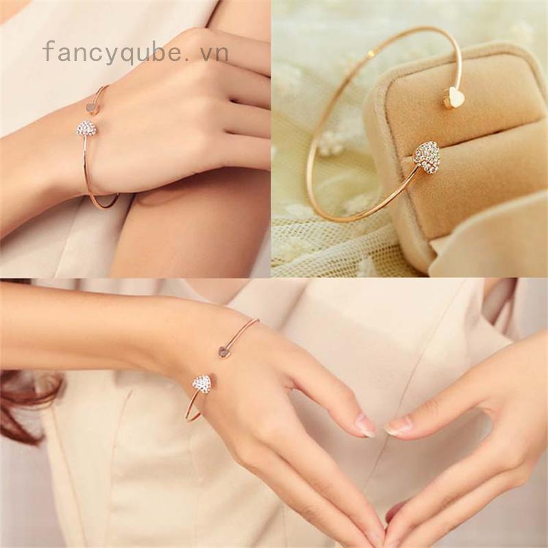 Vòng tay dạng hở đính trái tim thiết kế dễ thương