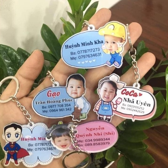 Móc khoá cute in thông tin bé, số thiện thoại bố mẹ cho bé treo balo đi học