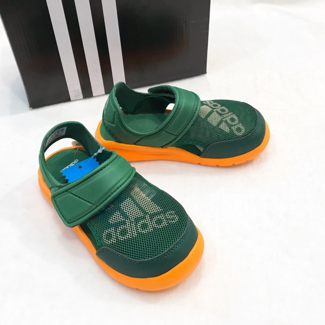 Sandal bé trai Adidas
