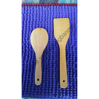 Muôi, xẻng gỗ tiện lợi dùng cho việc xào nấu của các chị em nội trợ. Muôi, xẻng được làm từ gỗ cây nhãn rất thơm