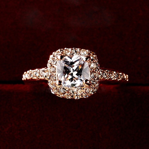 Nhẫn kim cương kiểu dáng sang trọng cho nữ