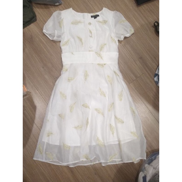 Đầm midi voan organza xoè tay bồng Banana Republic VNXK đầm công chúa xuất khẩu dư xịn dáng A phối nút vải màu trắng