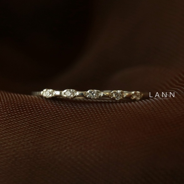 Nhẫn bản 1mm mặt 5 ổ đá elip BẠC S925 LANN R298