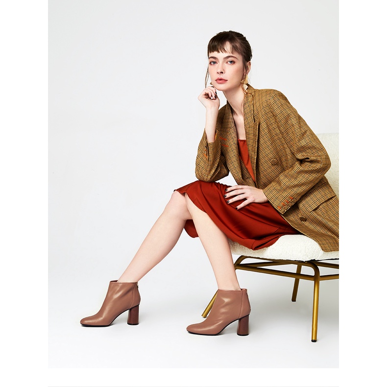 Bốt Daphne gót trụ vân gỗ 8cm