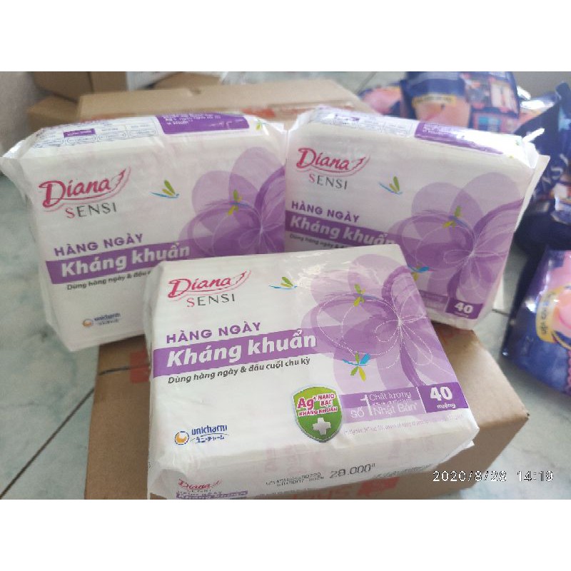 Băng vệ sinh hàng ngày Diana sensi gói 40 miếng