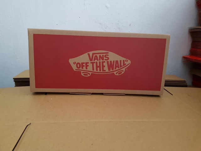 Mua Hộp Vans tặng giày Vault đen trắng