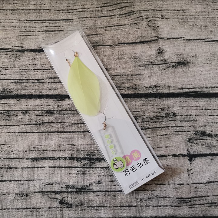 HCM - Bookmark lông vũ pastel kèm tag nhựa chòm sao, bông sakura