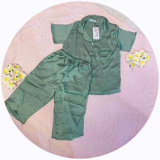 Bộ lụa satin viền bèo áo cộc quần lửng