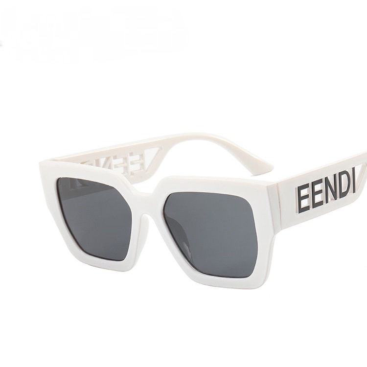 Kính mát gọng vuông thời trang