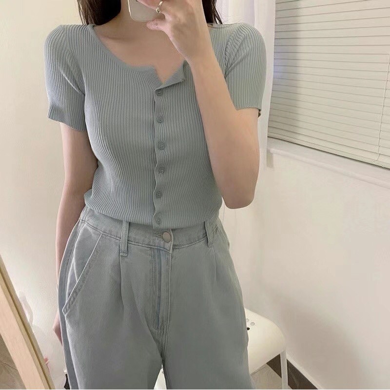 Áo len tăm cúc phiên bản tay ngắn