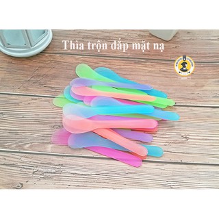 Thìa trộn kem đắp mặt nạ