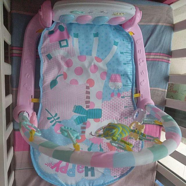 Thảm nhạc có đàn piano, khung treo đồ chơi, có nhạc và đèn mẫu con hươu